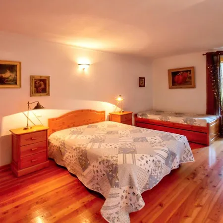 Cosy House Near With Shared Swimming Pool *
