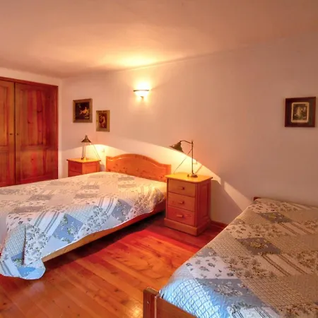 Cosy House Near With Shared Swimming Pool
