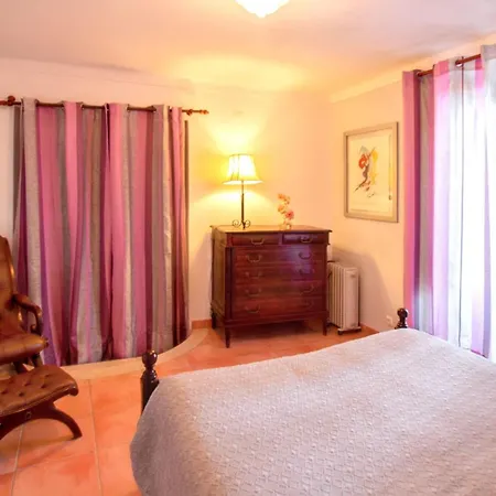 Cosy House Near With Shared Swimming Pool *
