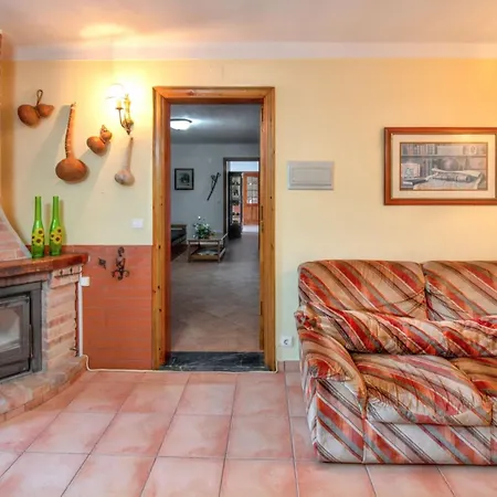 Cosy House Near With Shared Swimming Pool Holiday home *