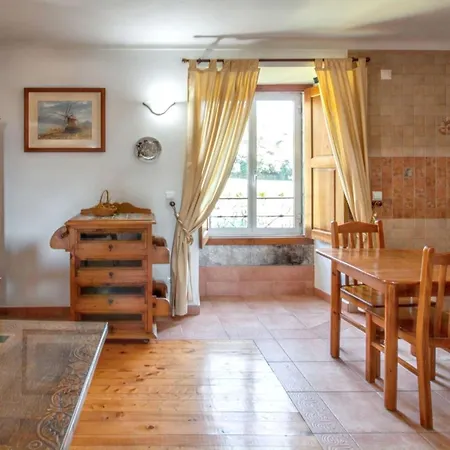 Cosy House Near With Shared Swimming Pool * Porto de Mos (Leiria)