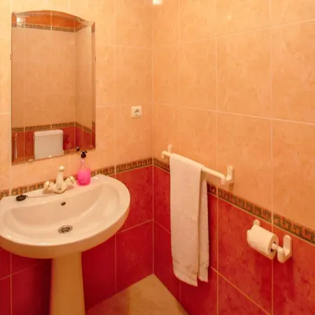 Nyaraló Cosy House Near With Shared Swimming Pool Porto de Mós