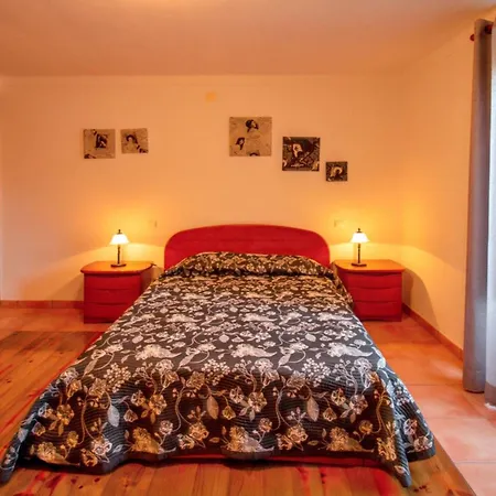 Cosy House Near With Shared Swimming Pool Porto de Mos (Leiria)