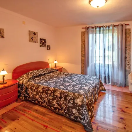 Cosy House Near With Shared Swimming Pool * Porto de Mos (Leiria)
