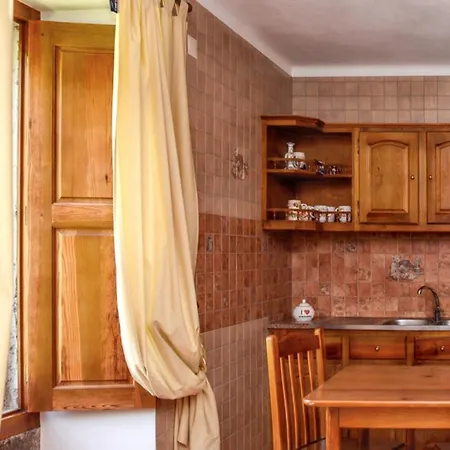 Cosy House Near With Shared Swimming Pool *