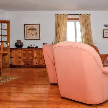Cosy House Near With Shared Swimming Pool * Porto de Mos (Leiria)